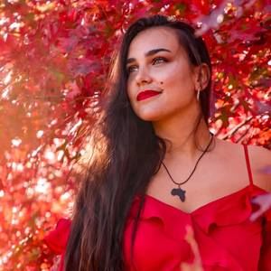 Meet your Posher, Antonia